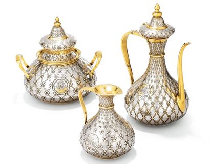null 
Service à café en argent partiellement doré de style ottoman. Il comprend une...