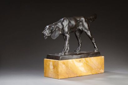 Alfred DUBUCAND (1828-1894) Chien braque à l'arrêt
Bronze à patine brune, signé sur...