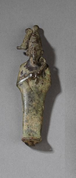 null Statuette représentant Osiris portant le sceptre et le flagellum (rapportés),...