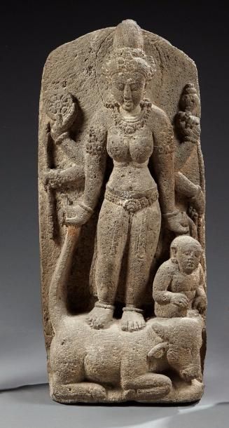 null Stèle de Durga Maheshasuramardini en tuf volcanique (andésite).
Sculpture représentant...