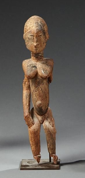 null Statuette en bois sculpté représentant une figure féminine stylisée (accidents...