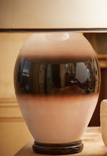 null Jean BESNARD (1889-1958)

Grand vase ovoïde monté en lampe en céramique blanche...