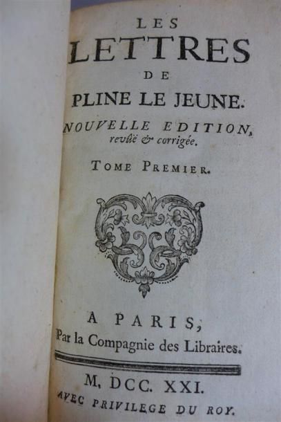 null - Reliure aux Armes : PLINE LE JEUNE : Lettres. Paris, 1721, 3 vol. 

- Le Petit...