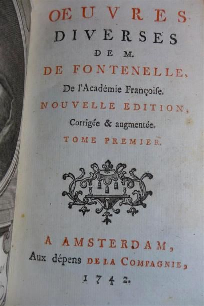 null FONTENELLE : Oeuvres diverses. Amst. 1742 ; 5 vol in-12 veau blond orné de l'époque....