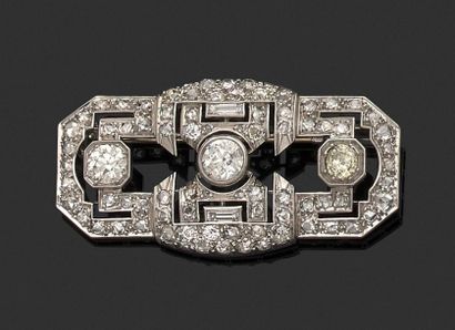 null BROCHE BARRETTE en platine et or gris 18k (750 millièmes) sertie de trois diamants...