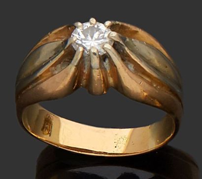 null BAGUE en or jaune 18 k (750 millièmes) sertie d'un diamant de demi taille.
Poids...
