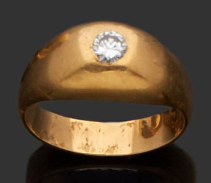 null BAGUE jonc en or jaune 18 k (750 millièmes) sertie d'un petit diamant de taille...
