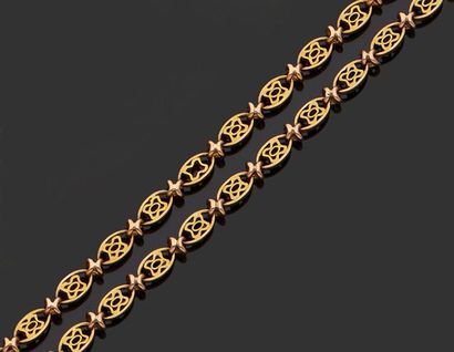 null PAIRE DE PETITS BRACELETS en or jaune 18 k (750 millièmes) à maillons ligranés.
Poids...