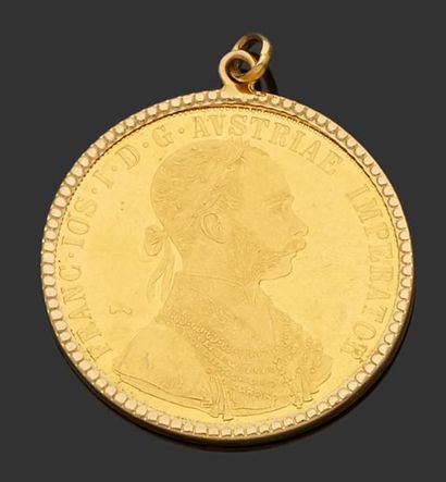 null PENDENTIF décoré d'une reproduction de médaille de François Joseph d'Autriche.
Poids:...