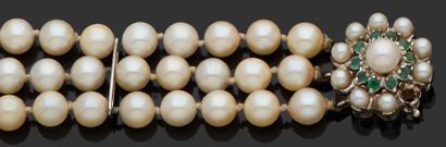 null BRACELET à trois rangs de perles de culture, le fermoir en or gris 18 k (750...