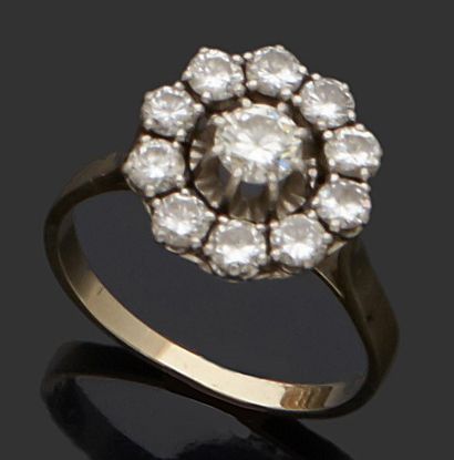 null BAGUE en or gris 18 k (750 millièmes) sertie d'un diamant de taille moderne...