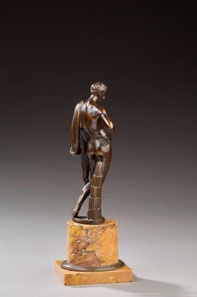 null Sculpture en bronze à patine brune représentant l'«Antinoüs du Belvédère».
Socle...