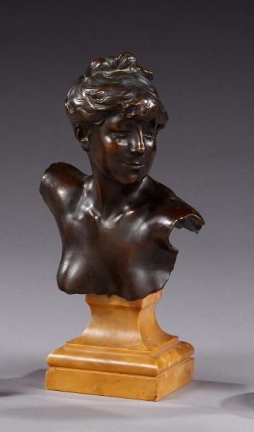 Alexandre FALGUIERE (1831-1900) Buste de femme en bronze à patine brune, signé et...