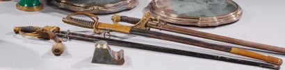 null Deux épées et un sabre d'officier.
XIXe siècle.