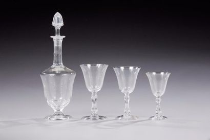 Cristalerie SAINT LOUIS Partie de service de verres en cristal modèle «Lozère», à...