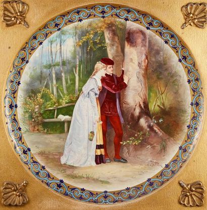 Henri CATELIN Grand plat en porcelaine polychrome à décor d'une scène romantique,...