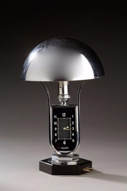 JAEGER, Luxhora Lampe de bureau lyre en métal chromé à pendulette double face. Cadran...