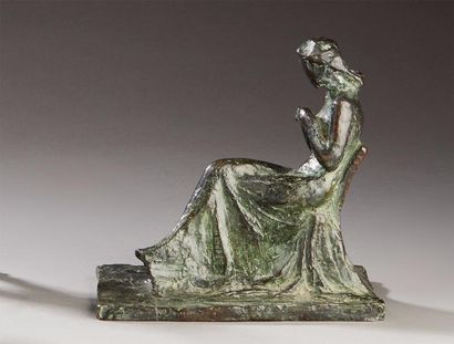 École FRANÇAISE du XXe siècle Sculpture en bronze à patine verte représentant une...