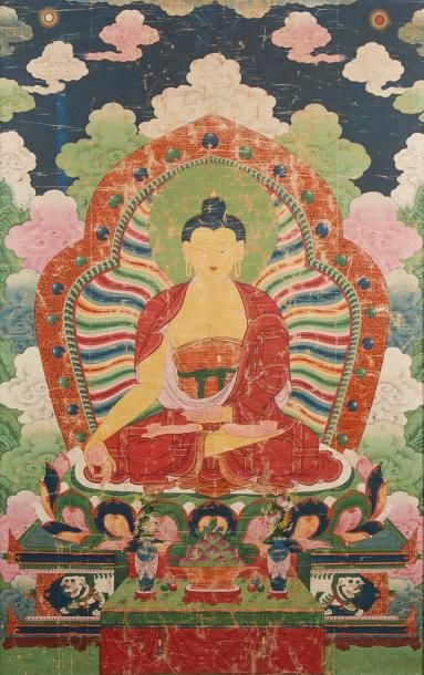 Tibet, XVIIIe siècle Tangka, détrempe sur toile, bouddha assis en padmasana sur un...