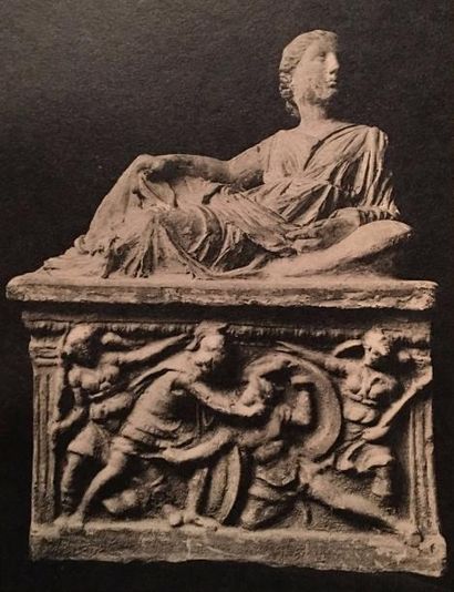 null Art étrusque (probablement Chiusi), IIe siècle av. J.-C.
Important et rare couvercle...