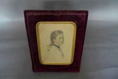 null Ecole française du XIXe siècle

Portrait de jeune fille à la natte

Dessin au...