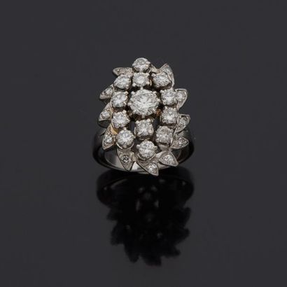 null Bague en or gris 18 k (750 millièmes) sertie de diamants de taille moderne dans...