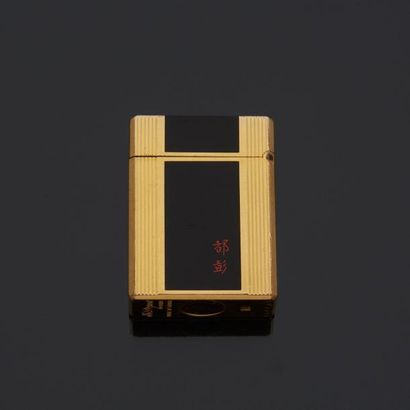 null DUPONT

Briquet Létak en métal doré et laqué noir, deux caractères chinois écrits...