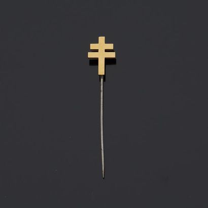 null Epingle à cravate en or jaune 18 k (750 millièmes) représentant une croix de...