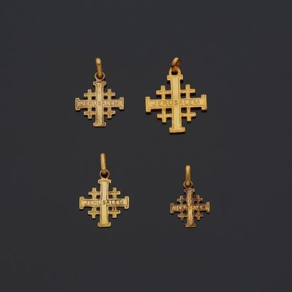 null Lot de trois croix de Jerusalem en or jaune 14 k (585 millièmes).

Poids : 2...