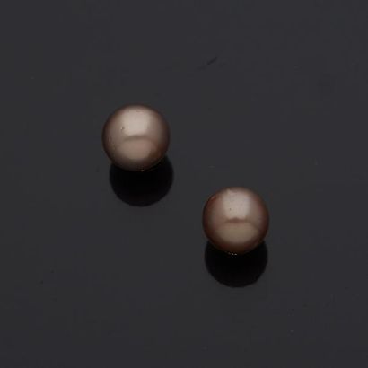 null Paire de boucles d'oreilles en or jaune 18 k (750 millièmes) ornées de perles...