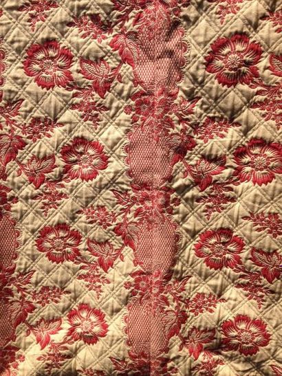 null Paire de rideaux en jacquard de coton à fond crème et motifs de fleurs et de...