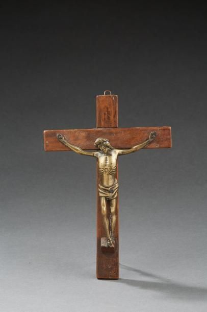 Christ en bronze, tête légèrement penchée...
