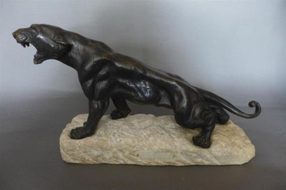 Nino DE FIESOLE (XIX-XXe siècle) Tigre rugissant
Bronze à patine brune, sur un socle...
