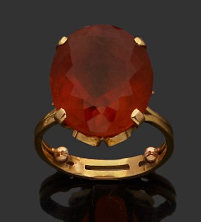 null BAGUE en or jaune 18k (750 millièmes) sertie d'une citrine ovale (anneau avec...