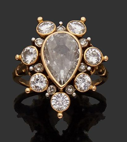 RENE BOIVIN BAGUE «pampille» en or jaune 18k (750) sertie d'un diamant de taille...