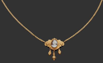 null COLLIER pendentif en or jaune 18k (750 millièmes) composé d'une chaine retenant...