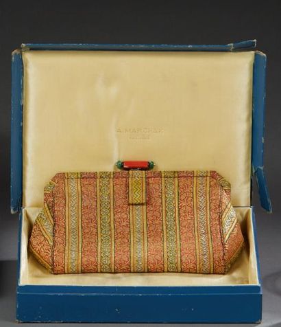 A. MARCHAK POCHETTE en soie rayée à fermoir en corail et métal émaillé noir, perle...