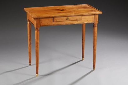 null Petite table à écrire en bois naturel de style Louis XVI, le plateau décoré...