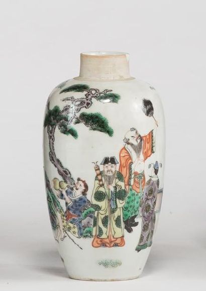 null Chine

Vase couvert de forme ovoïde à décor aux émaux de la famille verte de...