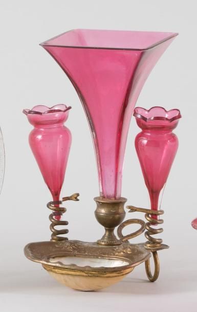 null Nécessaire vide-poche orné de trois petits vases soliflore en verre soufflé...