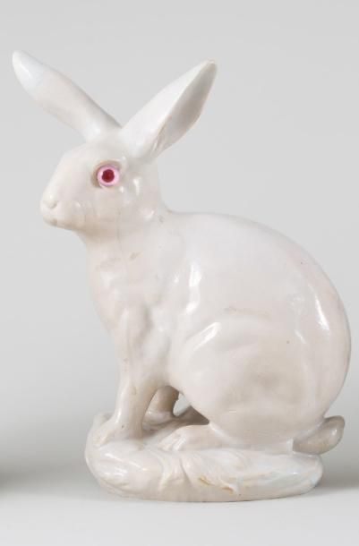 null Emile GALLÉ (1846-1904)

Sculpture en faïence polychrome « Lapin blanc », les...
