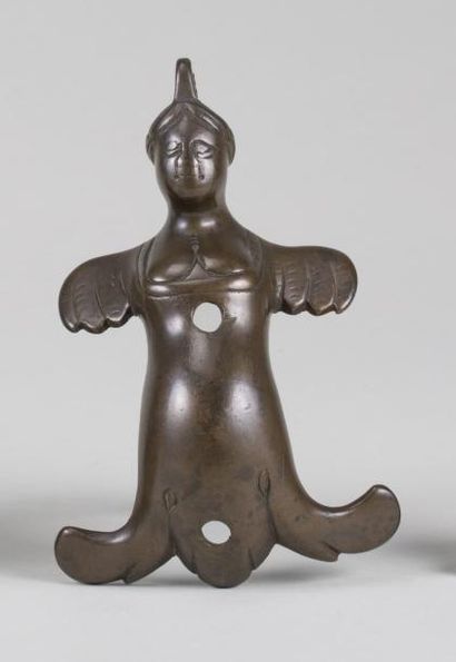 null Element d'applique de suspension en bronze patiné et gravé figurant une déesse...
