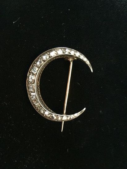 null Broche croissant de lune en or jaune 18 k (750 millièmes) et argent, ornée de...