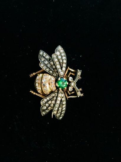 null Broche Abeille en or jaune 18 k (750 millièmes) et argent sertie de petits diamants...