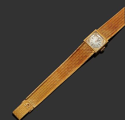 null OMEGA

Montre bracelet de dame en or jaune 18 k (750 millièmes) à cadran rond...