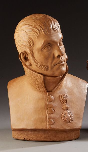 null Portrait d'omme en buste représentant un amiral, en terre cuite patinée. Il...