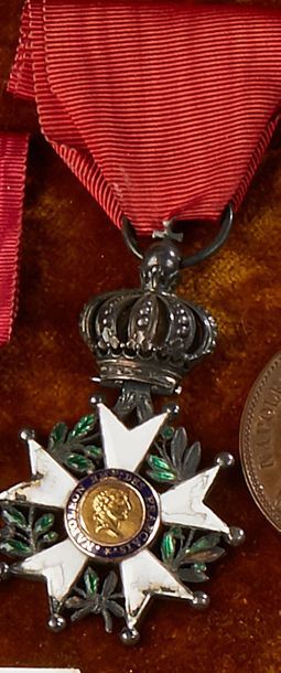 null FRANCE 

ORDRE DE LA LEGION D'HONNEUR, institué en 1802. 

Deux étoiles : 

a)...