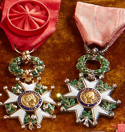 null FRANCE 

ORDRE DE LA LEGION D'HONNEUR, institué en 1802. 

Deux étoiles, une...