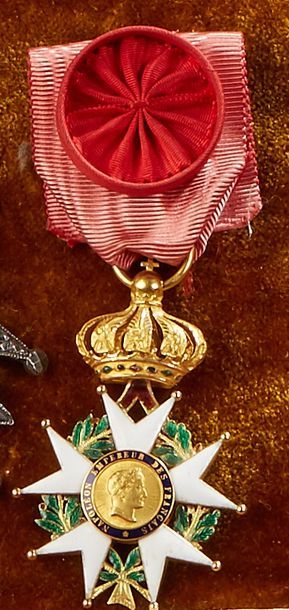 null FRANCE 

ORDRE DE LA LEGION D'HONNEUR, institué en 1802. 

Trois étoiles :

a)...