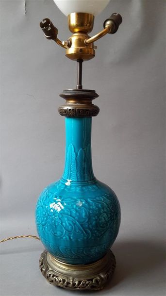 null Théodore DECK

Vase à panse globulaire en faïence bleu turquoise nuancée à décor...